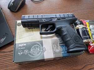 Beretta APX õhupüstol + baloonid ja terashaavlid (5 foto / 6)
