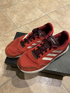Adidase tossud suurus 40 (1 foto / 2)