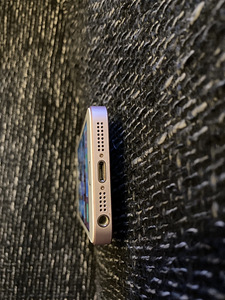iPhone SE 64GB rose gold (5 foto / 5)
