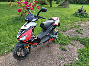 Roller Mopeed Aprilia SR 50R (1 foto / 7)