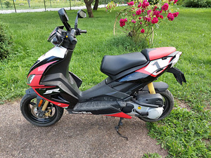 Roller Mopeed Aprilia SR 50R (2 foto / 7)