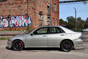 Lexus IS200 (9 фото из 15)