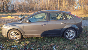 2004 Ford Focus Ghia 1.6TDCi käigukasti rikkega (2 foto / 15)