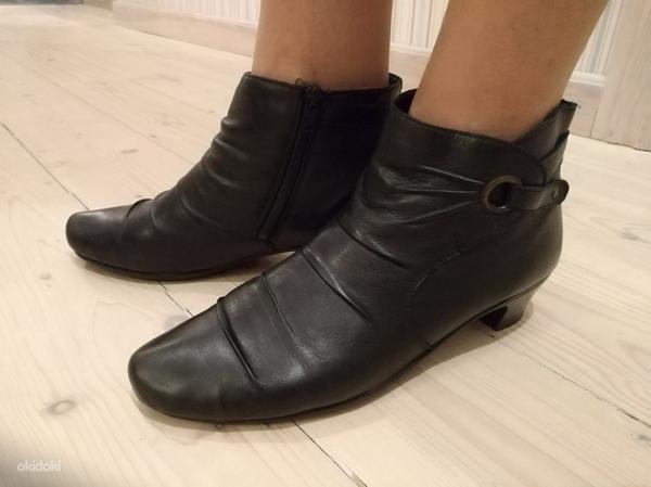 Mustad täisnahast poolsaapad saksa tootjalt, suurus 42