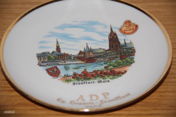 Немецкая сувенирная фарфоровая тарелка. (фото #3)