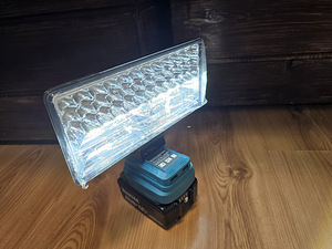 Новый Makita 18v LED рабочий свет. 2 режима + 2 USB (3 фото из 6)