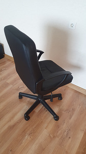 Офисный стул (3 фото из 4)
