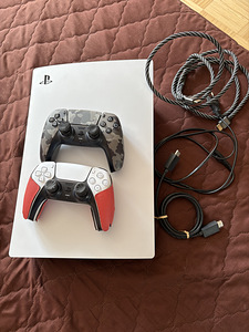 Sony PS5 цифровая версия + 2 контроллера (1 фото из 7)