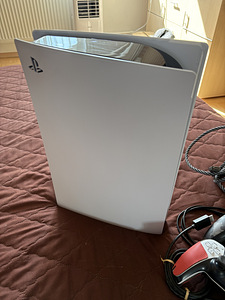 Sony PS5 цифровая версия + 2 контроллера (7 фото из 7)