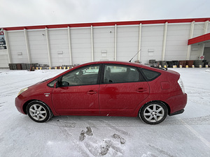 Toyota Prius (5 foto / 9)