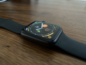 Apple Watch SE 44 mm GPS + LTE (1 foto / 6)