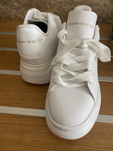 Alged tossud Alexander Mcqueen kirjaga. Kunatnahk. (3 foto / 3)