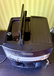 Automaat kohvimasin DeLonghi Magnifica ESAM 3300 (2 foto / 4)