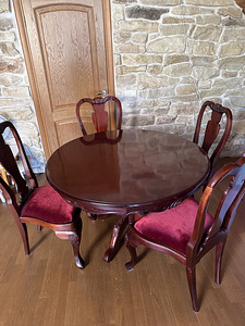 Обеденный стол и 4 стула