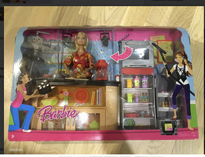 Karbis kasutamata komplekt I can be TV chef Barbie ja mööbel (2 foto / 9)
