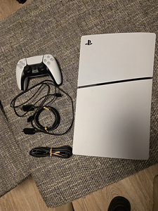 Playstation 5 Digital + RE:Requiem и еще 3 игры + контроллер (1 фото из 5)