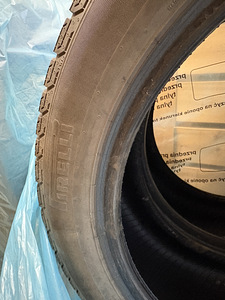 Pirelli Ice Zero Asimmetrico 235/45 R18 M+S (2 foto / 5)