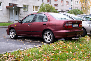 Nissan Almera 1999 (2 foto / 12)