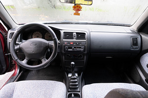 Nissan Almera 1999 (8 foto / 12)