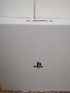 PlayStation 5 / PS 5 + 2 joysticki ja 2 mängu. (4 foto / 8)