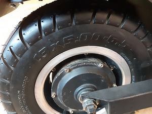 FLJ T113 E-Scooter 3200W 60V/23.4AH 13inch road tire (4 foto / 10)
