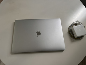 Macbook Pro 15 2018 (3 фото из 5)