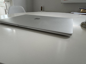 Macbook Pro 15 2018 (4 фото из 5)