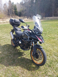 QJMOTOR srt800sx (2 foto / 10)