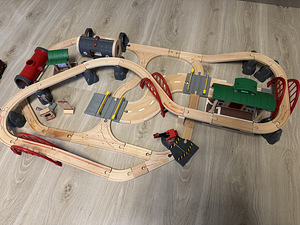 Комплект железной дороги Brio Railway Deluxe (1 фото из 6)