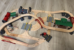 Комплект железной дороги Brio Railway Deluxe (2 фото из 6)
