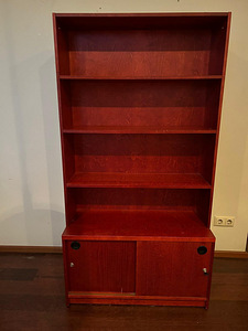 Müüa 3 riiulit (alumise kinnise osaga) (1 foto / 4)