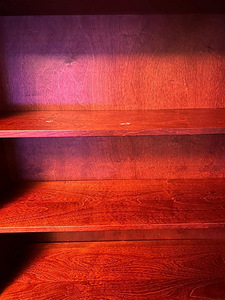 Müüa 3 riiulit (alumise kinnise osaga) (3 foto / 4)