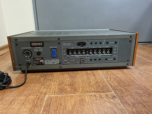 Revox A720 Предварительный усилитель с цифровым тюнером (3 фото из 3)