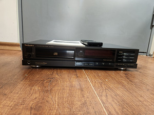 Technics SL-P212 Stereo Compact Disc Player 