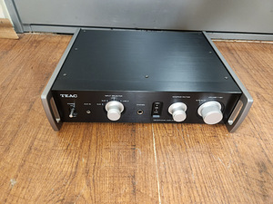 TEAC HA-501 Dual Mono Headphone Amplifier (2 foto / 3)