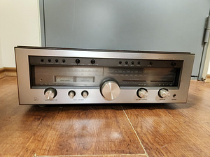 Luxman R-1070 AM/FM Stereo DC Tuner Amplifier  			