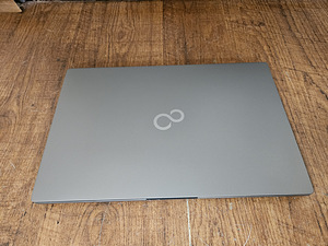 Fujitsu Lifebook U7511 (2 foto / 3)
