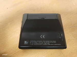 Портативный минидисковый рекордер Sony MZ-R500 (2 фото из 2)