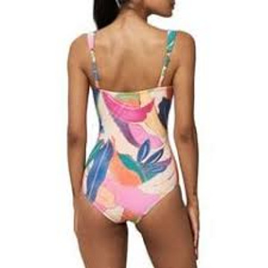 Ujumistrikoo Triumph 38B,E,G,F,40F,42D,E,F,46E,48E,50D (5 foto / 5)