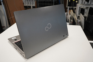 Fujitsu LIFEBOOK U7411 sülearvuti (4 foto / 4)