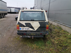 Nissan Patrol с ковшом (3 фото из 7)