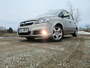 Opel Zafira B (4 foto / 5)