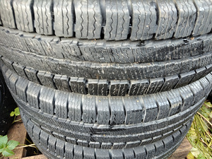 Kaubiku rehvid: 175/75 R16C GT Radial, 195/60 R16C Barum (8 foto / 10)