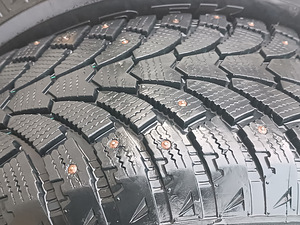 265/65R17 MAXTREK TREK M900 ICE 112S (6 foto / 10)