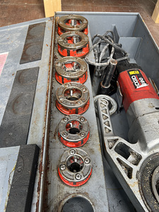 Резьбонарезной станок Ridgid 690 (4 фото из 4)