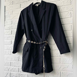 Must pintsaku stiilis pikkade varrukatega playsuit, M (1 foto / 1)