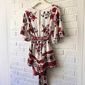 Lendlevate varrukatega suvine valge punane playsuit, kleit (2 foto / 2)