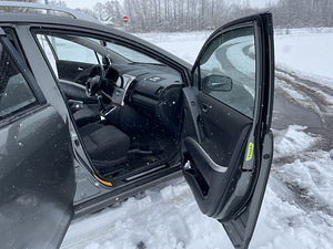 Toyota Corolla Verso (7 foto / 14)