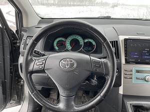 Toyota Corolla Verso (11 foto / 14)