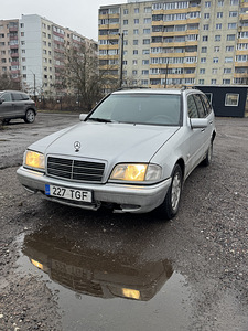 Mercedes-Benz C220 w202 (2 foto / 5)
